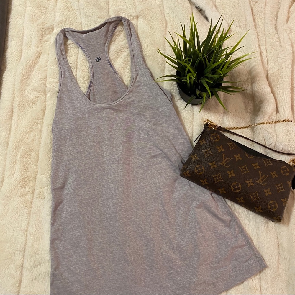 💋 NWOT LuluLemon Top